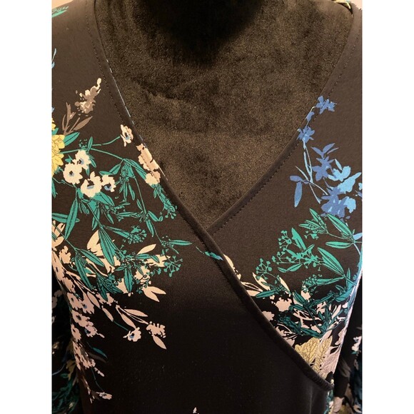 Style & Co Faux Wrap Blouse Size 1X Black Floral + Stretch 3/4 Sleeve V neck Top - Picture 4 of 11